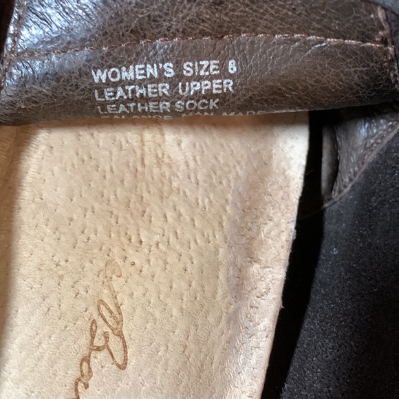 Eddie Bauer brown leather slip-on shoes. Size 8 - Picture 5 of 5